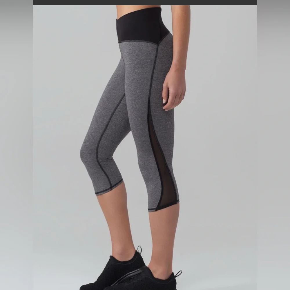 EUC Lululemon Train Times Crop (17